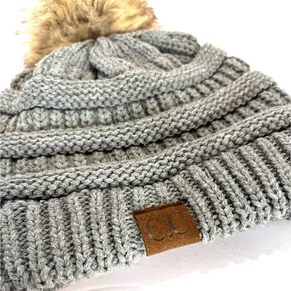 C.C Exclusives Womens Gray Knit Beanie With Faux Fur Pom - Picture 2 of 3